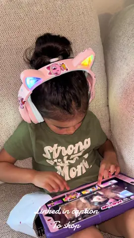 These headphones are adorable 🩷  #happy #headphones #wirelessheadphones #kidsheadphones #giftideas #birthdaygift #happytoddler #pink #toddlertoys 