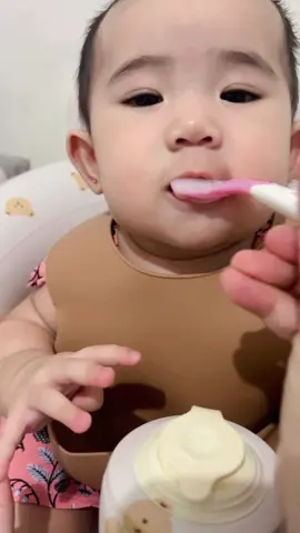 MasyaAllah Tabarakallah Hari ini Mpasi Pertamanya Naomi, lahap banget makannya nak, semoga selalu suka sama makanan yang Mama kasih yaa 🥰❤️ #baby6month #mpasibayi #capcut 
