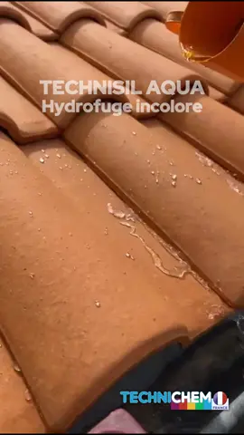 😲 Rendu BLUFFANT de notre TECHNISIL AQUA sur ces TUILES en TERRE CUITE. Un effet déperlant de dingue ! #hydrofuge minéralisant prêt à l'emploi avec certification Buildwise. Produit PRO, qualité économique : le moins cher de notre gamme ! #hydrofugetoiture #hydrofugeincolore #technichem #tuile #terrecuite #techtoit #traitementtoiture #france #rooftok #couvreur #telepilotededrone #drone #toit