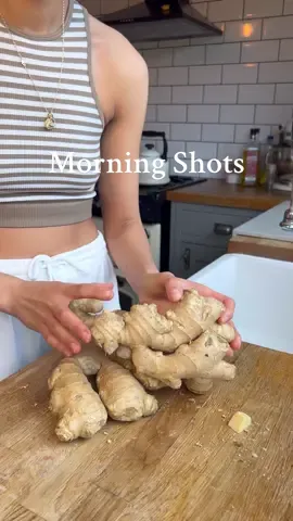 Good morning💛 Ginger shots give me a necessary boost on week’s like this where I have several intertwining jobs with loooong days in the kitchen & lots of driving 🚐🫚🍋🔋⚡️ I save the pulp for smoothies & tea, and use the lemon shells as ice cubes🧊 #goodmorning #shots #ginger #immunityboost #immunityshot #wellnessshots #gingershot #lemons #vegan #veganideas #recipeidea #vitamix #busy #cheflife #vgang #veggies #plantbased #veganshare #chefmode #mornings #morningvibes #wellness #breakfast #midweek #energyboost #veganchef #fyp #veganfyp #vegansoftiktok 