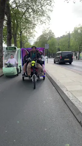 ePack bike spotted on embankment cycle lane passing Rickshaw bike 😂 #cityshuttle #epack #cargobike #lastmiledelivery #electricvehicles #sustainablity #logistics #embankment #micromobility 