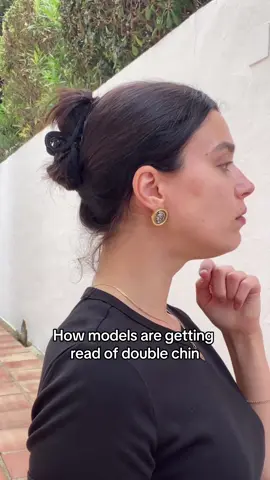 Model tip: Stick all your tounge to the mouth palate to get read of the double chin❤️