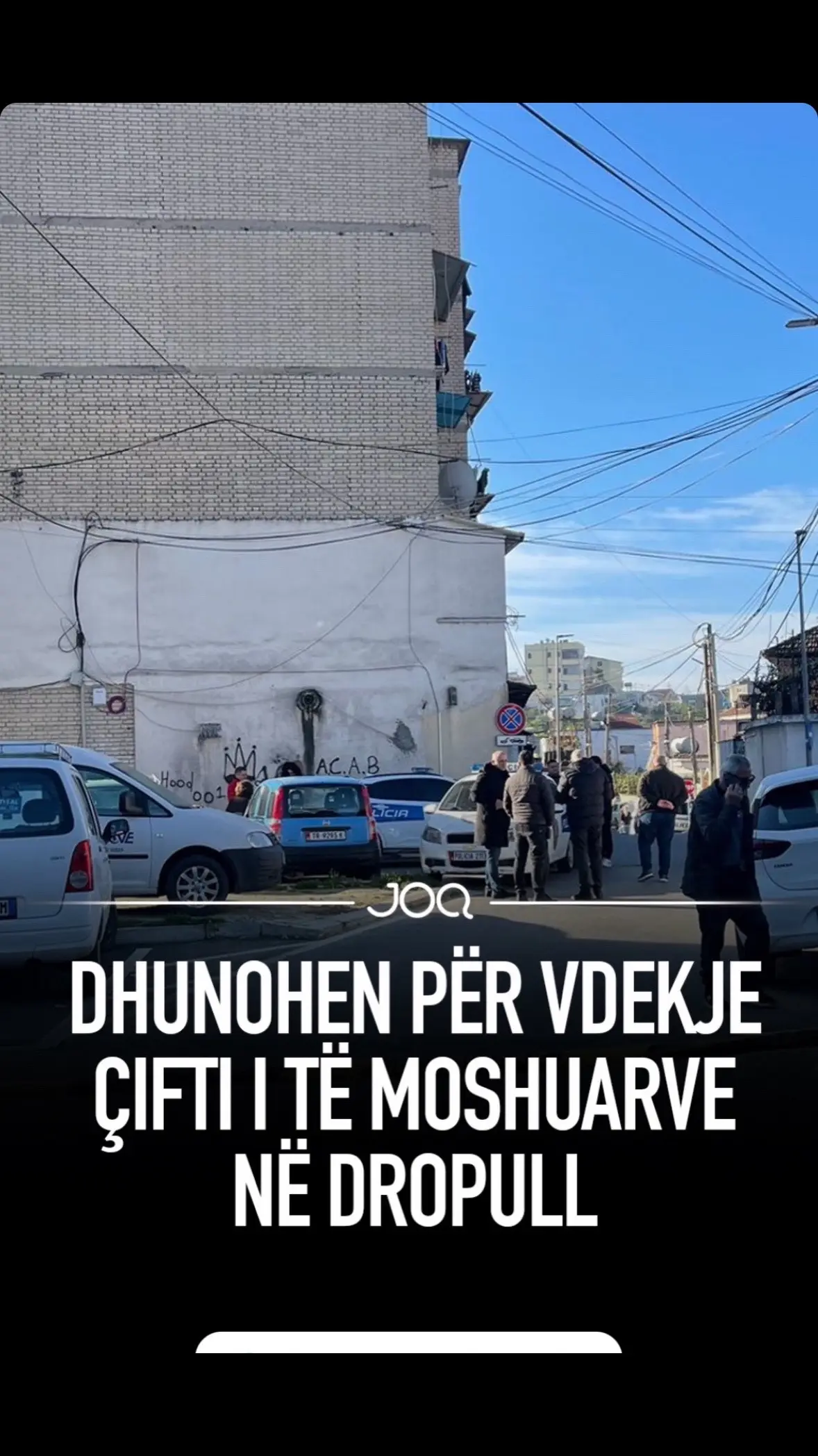 Një ngjarje tragjike ka ndodhur së fundmi në fshatin Bodrisht, Dropull. Kosta Ilia 84-vjeç dhe bashkëshortja e tij Kleoniqi Ilia 88-vjeçe janë gjetur pajetë brenda shtëpisë së tyre. Kanë qenë fqinjët ata që kanë konstatuar trupat e pajetë dhe kanë njoftuar menjëherë policinë. Në trupat e tyre janë konstatuar shenja dhune dhe ka dyshime se ato mund të jenë shkaktuar nga mjete të forta rrethanore. Por ngjarja mbetet e mbuluar nga misteri pasi në shtëpinë e tyre nuk janë konstatuar thyerje të dyerve apo dritareve, si dhe në brendësi të banesës nuk janë konstatuar çrregullime të orendive. #viral #foryou #fyp* #goviral #yp#joqshqipvideo #joqdiaspora#joqbigbrother #joqvideo#joqlive 