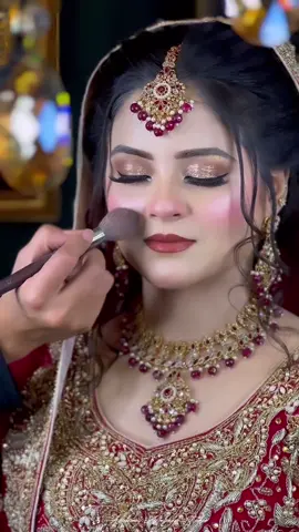 This barat bridal look was all about giving her a skin kissed by their ethereal glow making her the epitome of bridal beauty✨❤️#viral #foryou #onthisday #salon #arabianmakeupstudio 