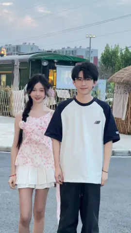 爱就是有我常烦着你！#甜甜的手势舞 #一学就会系列 #浅跳一下 #dance  #sunset #trending #cute #Summer #foryou @응웬 훙 @개미 여동생 