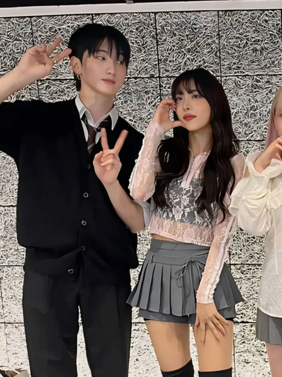 good job sejiho🥰🖤 . . . #h2_day #h2 #sejiho #HoSe #SeJi #seyoung #jiho #cutecouple #jihoartbeat #seyoungartbeat #artbeat #haseyoung #4u #koreancouple #couple  #abproject #ab #hwangjiho