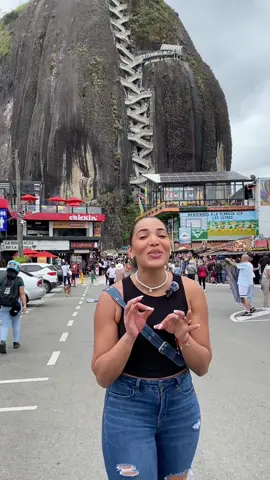 Acompañame a subir el Peñol de #guatape en  #colombia  wow que travesia 😂😅#antoquia #medellin #turismoencolombia 