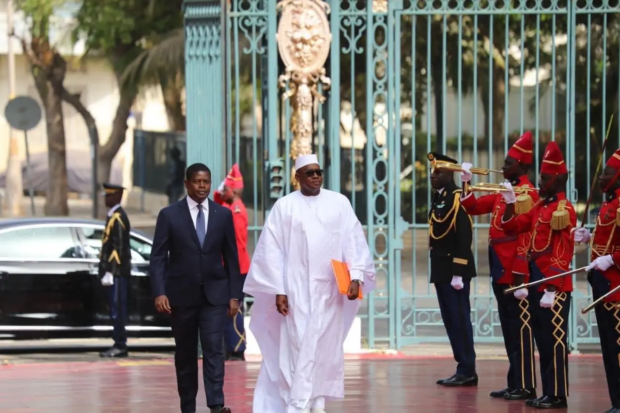 Deux diplomates nouvellement accrédités à Dakar ont présenté, ce jeudi, leurs lettres de créance au Président de la République. Il s'agit des ambassadeurs du Royaume d'Espagne et de la Côte d'Ivoire qui entrent ainsi officiellement en fonction en tant que représentants de leur pays au Sénégal.