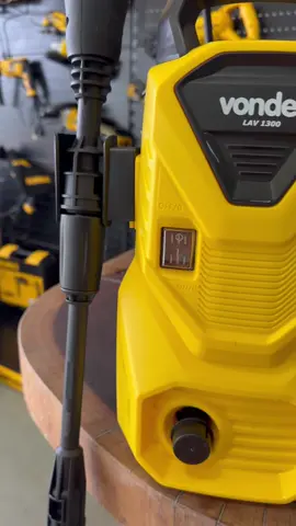 Lavadora de Alta Pressão Lav 1300, conta com sistema que gera mais pressão e libera menos água, tornando-a mais eficiente e diminuindo desperdícios!  @Twferramentas 