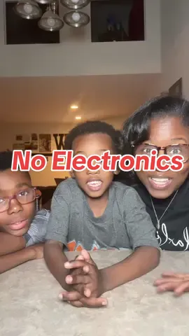 Give us some more ideas… ❤️🎉 #MomTok #MomLife #ToddlerLife #Mom #Family #momsontiktok #fyp #blackmomsoftiktok #BlackTikTok #BlackFamily #unpopularopinion #Parenting #TheWalkersWorld 🌎 Fun things to do without electronics  Family fun  Family things Family time 