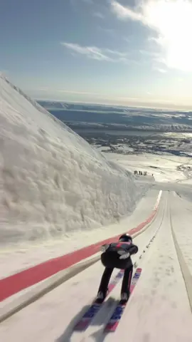 사람이 저렇게 날 수도 있는 거예요?🫨 ⛷️: @ryoyu kobayashi  #레드불 #스키점프 #날개를펼쳐줘요 #스키 #세계신기록 #redbull #ski #skijump 