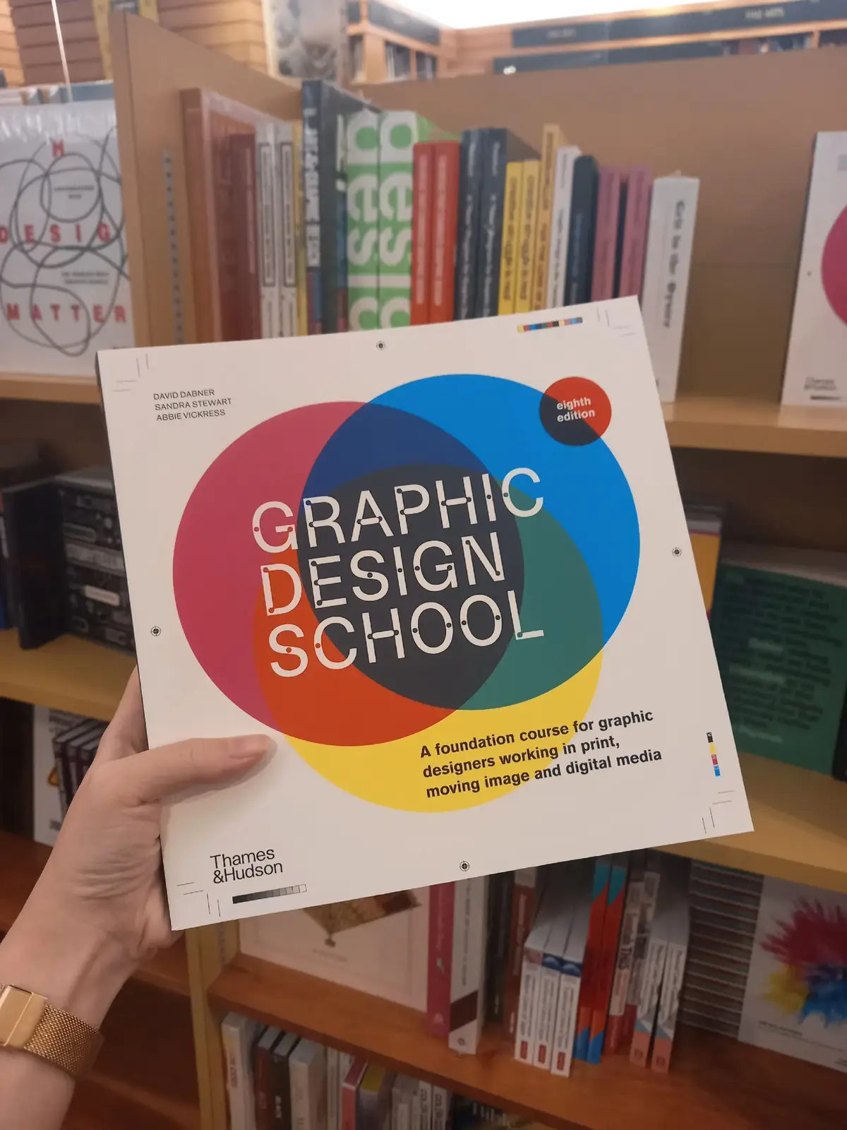 Yes we absolutely can share some design books! Here are a few titles from our selection of graphic design books that cover the subject in general, and others that focus on more specific aspects like colour theory and typography depending on your interests! 🙂 #kinorecommends #kinokuniya #kinokuniyasg #graphicdesign #design #designbooks #graphicdesignbooks #graphicdesignismypassion #typography #colortheory #colourtheory #colorpalette 