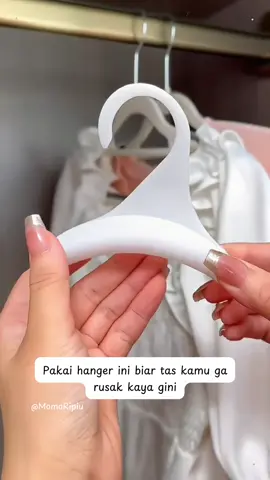 Hanger tas untuk meminimalisir lekukan yg mengakibatkan penurunan kualitas tas #hanger #hangertas #gantungan #gantungantas 