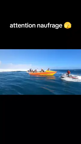 #CapCut naufrage ?!🥴 #bateau #boat #wave #sea #ocean 