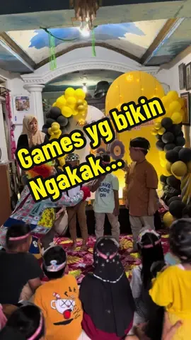 Bermain games sama om badut  #birthday #ulangtahun #fyp #trending #viral #anakanak #badutlucu #badut #badutulangtahun #badutviral 