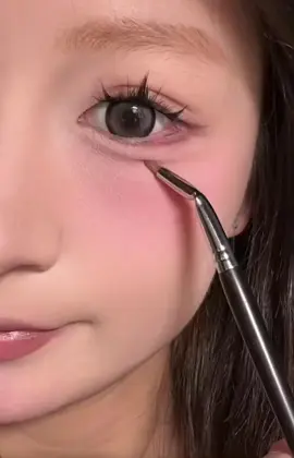Sao không biết tới cọ góc cong này sớm hơn nhờ thì công cuộc makeup của tôi sẽ dễ dàng hơn gòi 😭 đã thế còn rẻ hốt hoảng lun ấy 😭 #fyp #trending #viral #xuhuongtiktok #trangdiem #reviewlamdep #goclamdep #douyinmakeup 