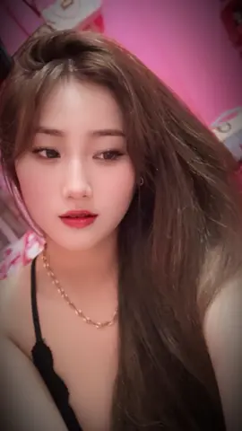 “Khi cuộc đời mình có quá nhiều nổi đau rồi thì nhìn vào đâu cũng thấy tổn thương ...!!!😢
