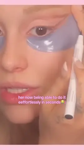 her wing is so iconic 🩷🫶🏼 #arianagrande #fyp #foryoupage #foryoupage #viral #makeup #Eyeliner 