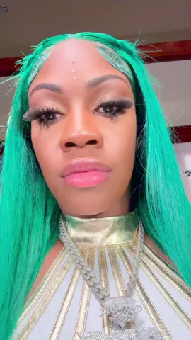 One of my confessional looks 💚🏛️ #viral #fyp #content #baddiescaribbean #baddies #wigs #looks #confessionallooks #femalerapper #musicdiscovery 