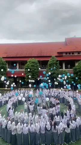 Cr.@wdyyaaa.a  #trending #smk  #fyp #happytogether  #sulawesitenggara  #lastceremony2024  #videoangkatansekolah  #flashmobdance  #ceritasekolah 