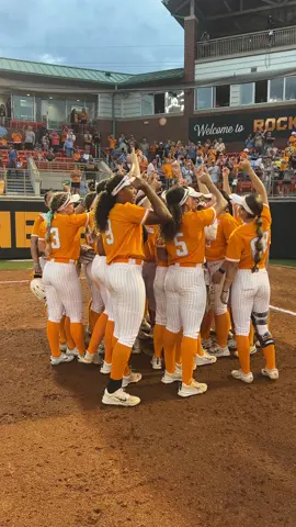 SEC CHAMPIONS 🍊🍊👑 #collegesoftball #ncaasoftball #ladyvols #secchamps 