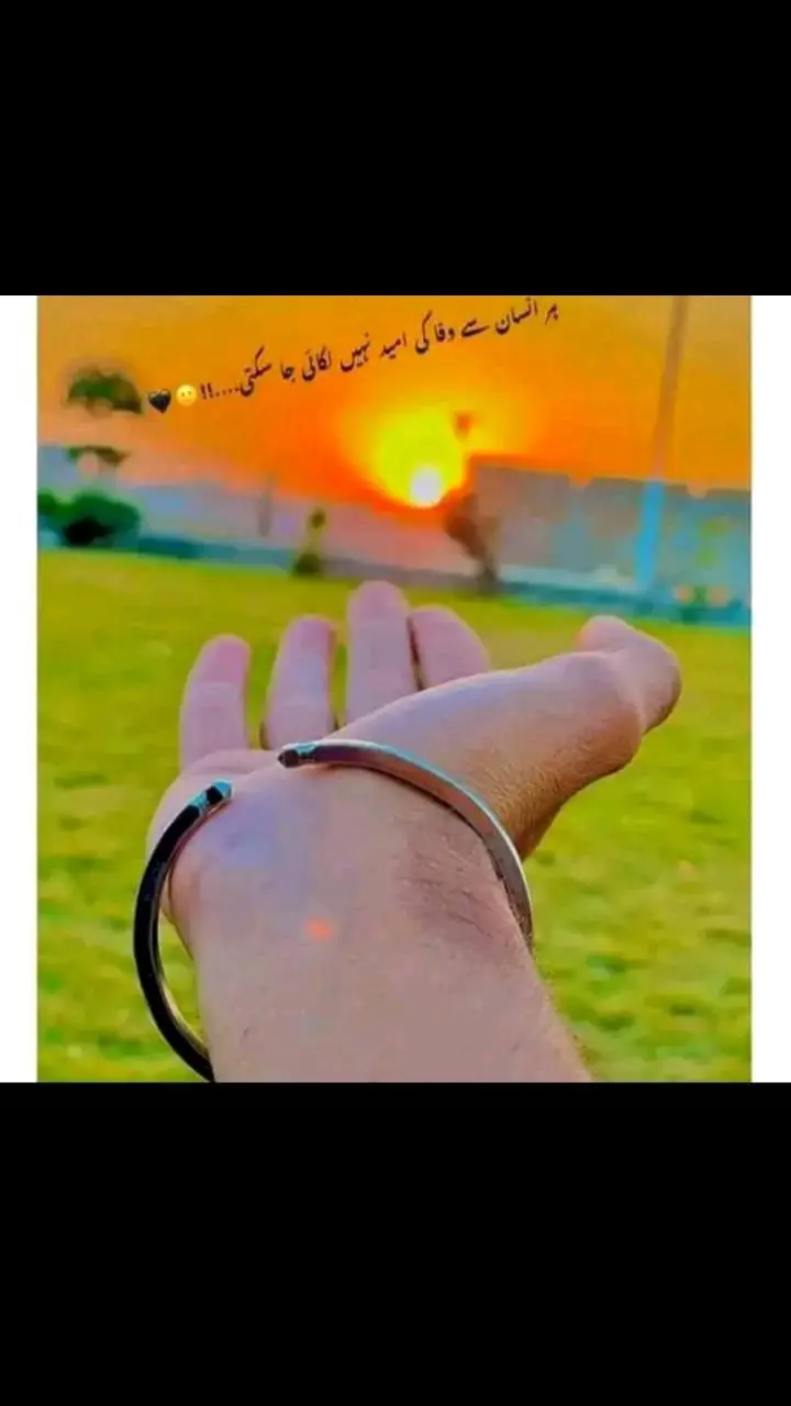 *پیسہ تو صرف جینے کے لیئے ہوتاہے🥀💚 *ہنسنےکے لیے تو یاروں کی ضرورت پڑتی ہے🥀❤️💙🧡