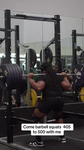 Come barbell squat 405 to 500 with me let’s go 💪🏾✅ Tag / Share / Save  #barbellsquats #legday #lowerbodyworkout #glutesworkout 