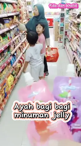 ayah bagi bagi minuman jelly #hiburansantai #fyp #fidadankhalid #bagibagijajan #jajananbocil 