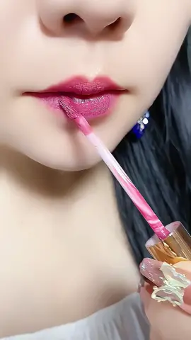 Lipstik viral yang tahan lama dan tidak mudah luntur sedang ada promo nih kak #lipstikviraltiktok #lipstikmurah #lipstiktahanlama #lipstick #tiktokshopindonesia 