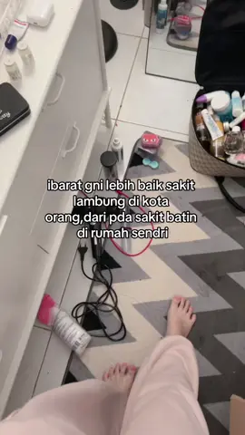 Dari pertengkaran ku sma orng tua aku belajar,kita gabisa memaksa orang tua mengerti keadaan anaknya,tpi kita sebagai anak di tuntut untuk bisa memahami orangtua #tiktok #tik #katakata #semangat #capek #janganlupabahagia 