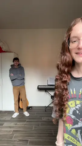 da questo video si capiscono due cose: 1) Conor ha il disturbo dell’attenzione 2) non ci conosciamo