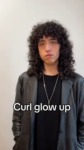 Your curly hair NEEDS this! 📌 volume distribution > from a heavy triangle to a happy and airy Shag! We love a good rockstar hair ✨ #hairglowup #hairtransformation #curltransformation #curlyshag #curlymen #shaggyhair #longhairmen #curlybangs #3bcurls #3chair #3bhair #rockstarhair #edgyhair #coiffeurstory #cheveuxbouclés #naturalhair #curlyhaircut #parishairstylist #curlspecialist 