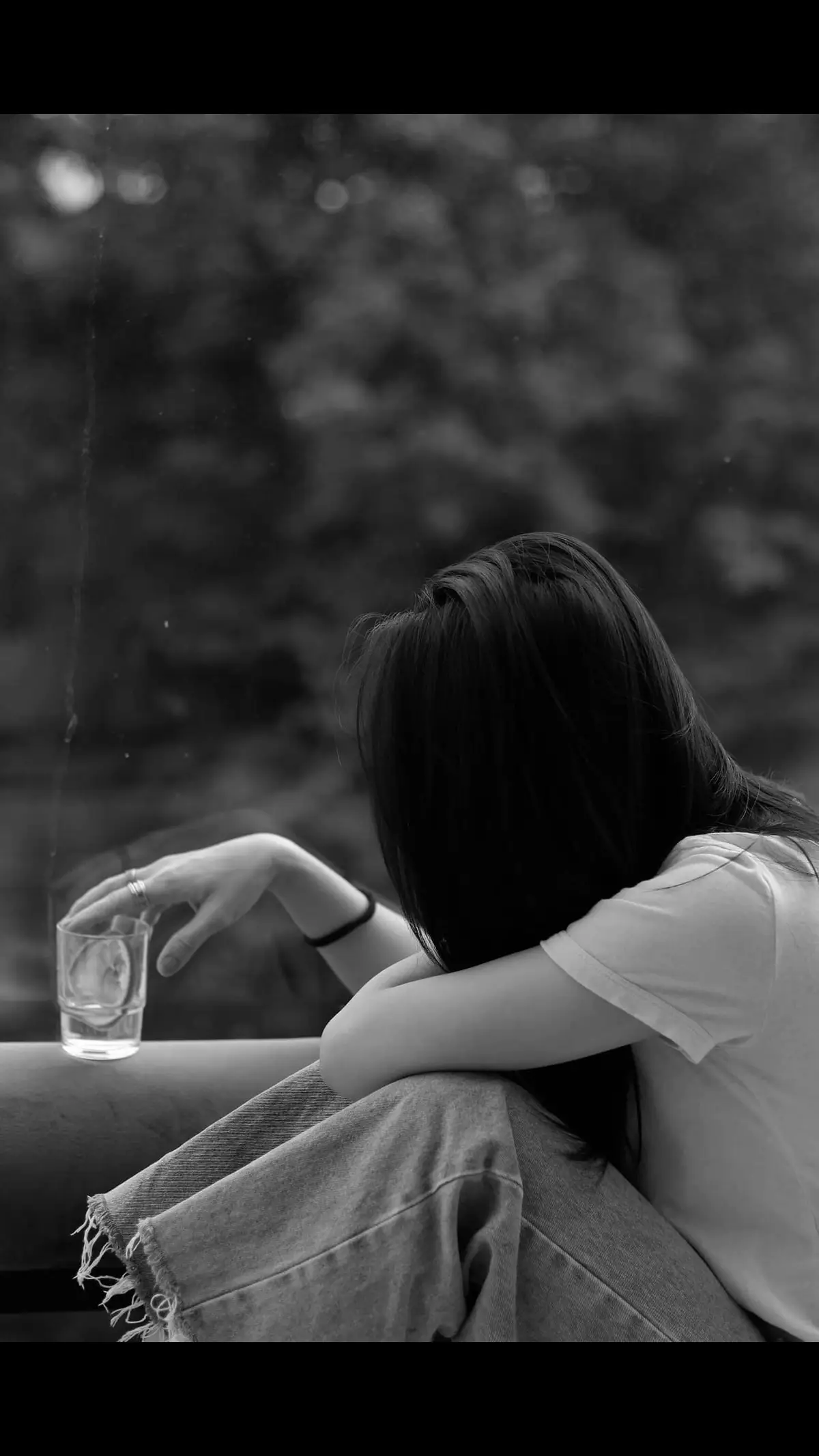 Người nên đến sẽ đến. Người cần đi sớm muộn rồi cũng đi Khi một người đã muốn rời đi, tất cả đều là lý do nên thứ duy nhất mà mình có thể giữ lại là sự tôn trọng của bản thân