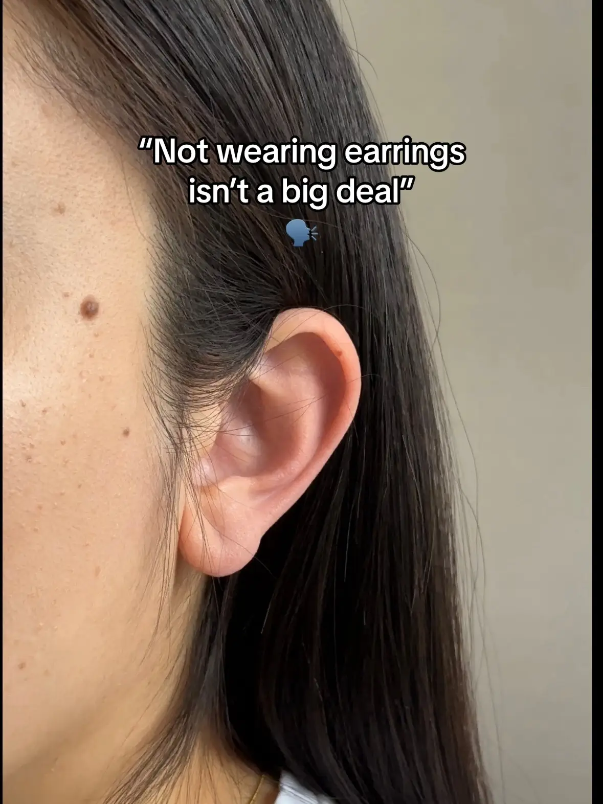 Just like her, many people are unable to get their ears pierced, and that’s where we step in ❤️✨ #cliponearrings #clipearrings #cliponjewelry #giftformom #earrings #fomo #sensitiveskin 