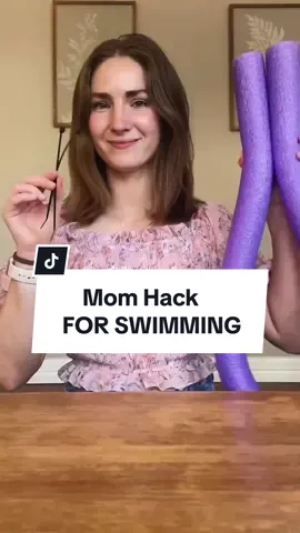 This is a great mom hack to teach your kid how to swim this summer! #mom #momhack #Summer #parenthack #swimminglessons 
