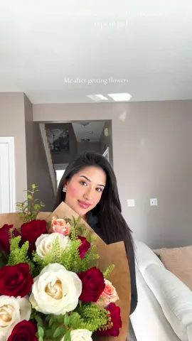💐🤍                                                                  #fyp #foryou #flowers #trending #bouquet #spring #roses 