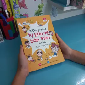 Để trẻ biết tự bảo vệ bản thân mình được an toàn. Các phụ huynh tham khảo cuốn sách: 