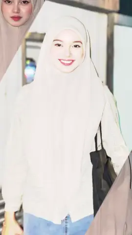 Others : Nerd lah pakai spec Rina : Okay lets remove!🤘🏻🤍 #foryoupage #fyp #aiteam #alieffirfan #rina #rinaaiteam #airina #karina #aikekanda🐊 #kekanda @c.hzrina @ᴋᴇᴋᴀɴᴅᴀ🐊 @AI TEAM 