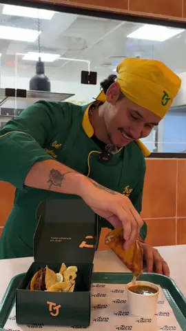 Our chef & his favourite Taco!👨🏻‍🍳🧡 #الرياض #تاكو #مطاعم_الرياض #tacos  #mexico 