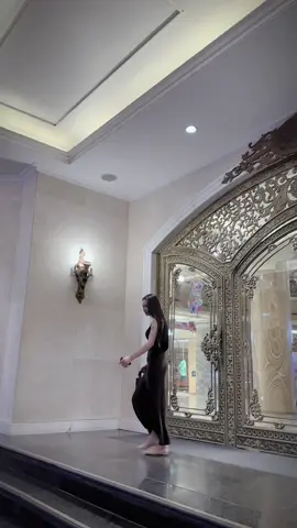 Trên đời này không có sự công bằng tuyệt đối nào cả. Ngay cả đến trái tim , cũng nghiêng về bên trái..#Herr 