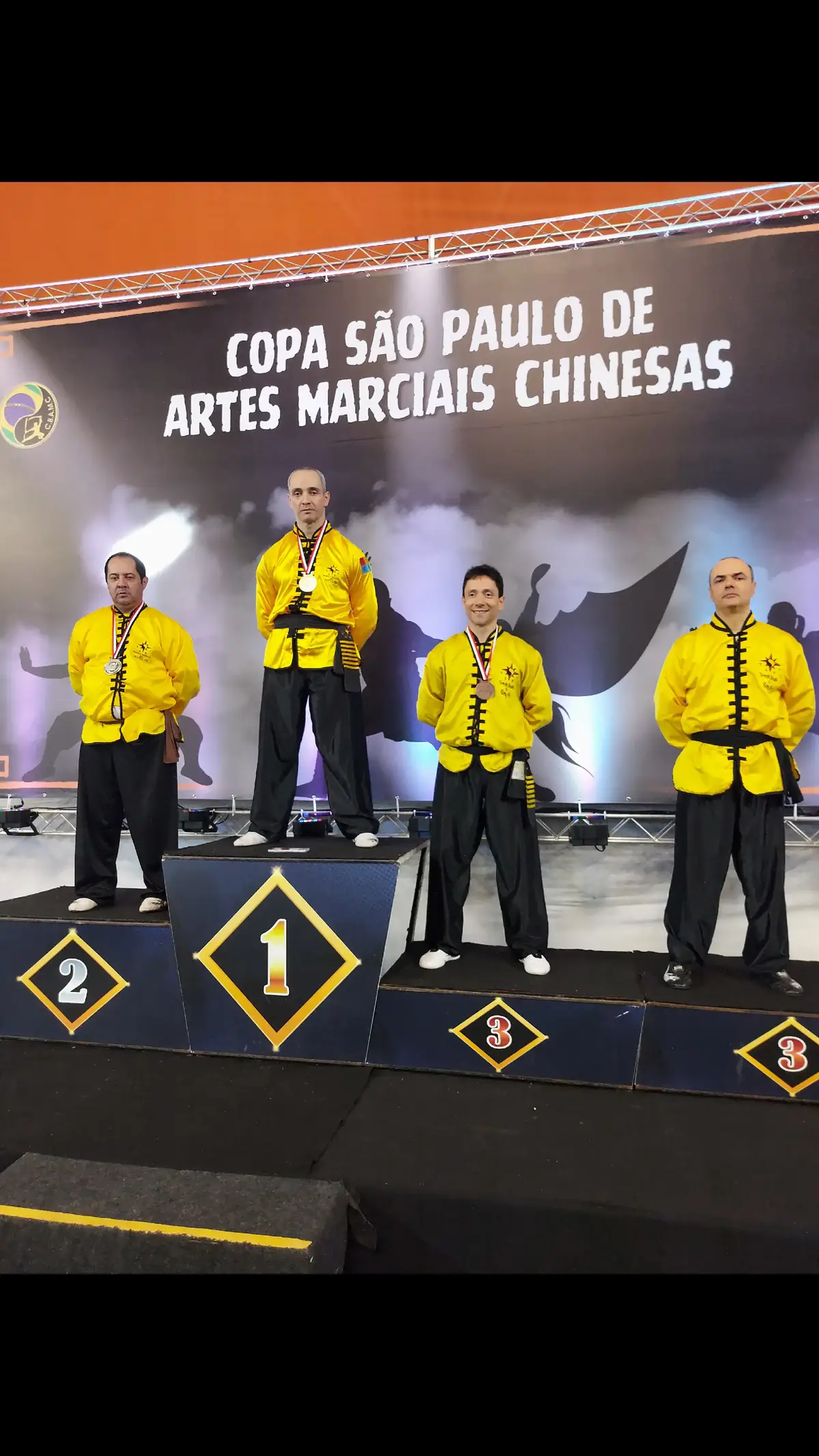 Nessa categoria nossa escola ganhou tudo. Mestre Antonio segue competindo em preparação para competir dia 12 de julho nos EUA em Washington. É o terceiro campeonato consecutivo que ele venceu todas as categorias em que competiu. Continuamos a receber patrocínio para ele até um dia antes da sua competição nos EUA. Para patrociná-lo, basta contribuir através do APP EasyEvent