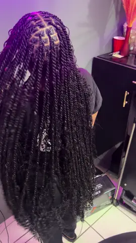 Island twist 💕💕 #nassaubahamas🇧🇸🇧🇸🇧🇸🇧🇸 #goddessbraids #knotlessbraidstutorial #viraltiktok #foryourpage #kittybriads #neatbraids #fyp #242braider🇧🇸 