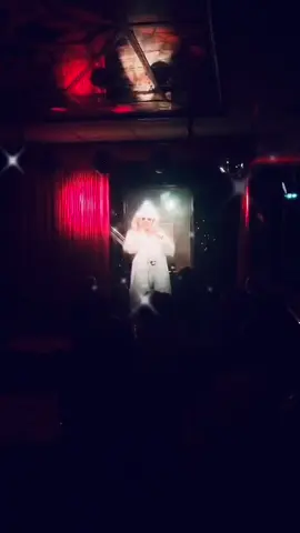 Cristal chic, Artiste transformiste Chanteuse, lame au Cabaret Le Petit Montmartre#spectacles #2024 #gay #pourtoi #Michou #strasse #lame 
