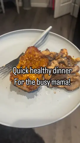 This a HIT in our house!!!!  1-this is super quick to make!! Which is perfect for that busy mama!  2- great protein! And you can add whatever sides !  3- the whole family likes it! It’s a weekly dinner at my house and I just switch up the sides! 💪🏻 #busymom #mealprepforbusymoms #moms #mom #momof3 #weightlossformoms #dinner #DinnerIdeas #dinnermealprep #easydinner 