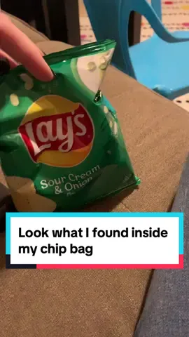 I wasnt expecting the chips to have this but at least the other ones in the box were normal. @Frito-Lay I like seasoning but this is a bit much! #fritolay #chips #packagingfail #whatsinside #fyp #foryou 