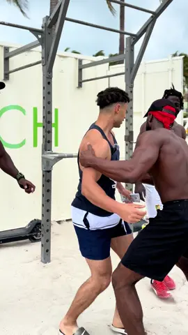 Can He Do More Dips To Win $10,000💪🏽⁉️ #challenge #pullup #money #mrbeast #gym #winmoney #viral #trend #lift #win #fitnesschallenge #girl #gymcrush #rizz #gymbro #adamthedunker 