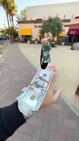 Asking strangers to pick $100 or mystery gift 😳💰 #fyp #foryou #viral #xyzabc #askingstrangersquestions #mysterygift #NBA #wouldyourather #askingstrangersquestions #mysterygift or mystery gift in public 