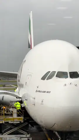 London Heathrow 🇬🇧☝️🇦🇪 @Emirates @Visit Dubai @LONDON #fyp 