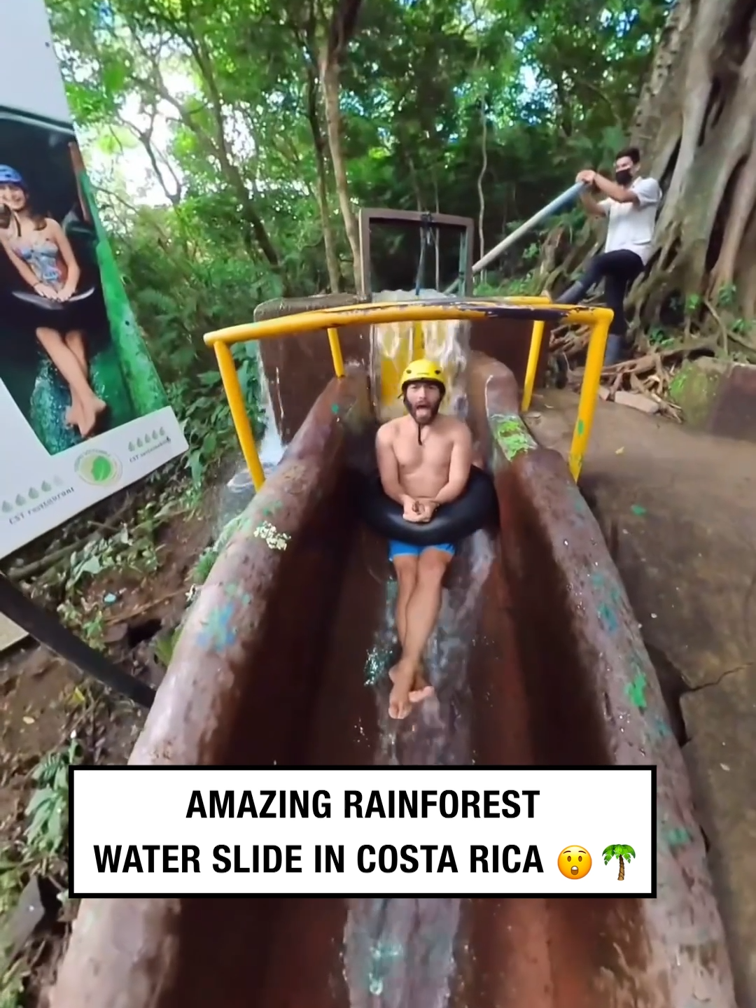 This looks like a LOT of fun! 🤩🇨🇷 🎥 doslocosdeviaje #UNILAD #waterslide #jungle #slide #water #fun #costarica #adventure