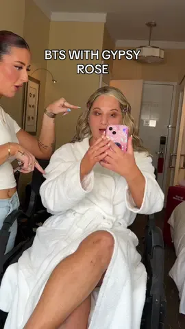 Turning Gypsy into a glam girl 💅 hair @hayley heckmann 💇‍♀️ #makeupartist #grwm #gypsyrose #gypsyroseblanchard #makeup #makeuptutorial #makeuptransformation #sephorahaul #celebritymakeupartist 